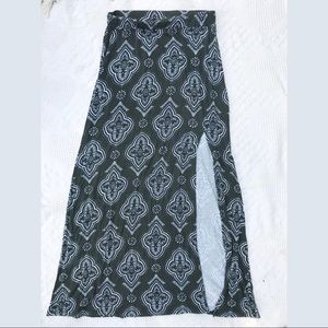 Green and white maxi skirt with slit